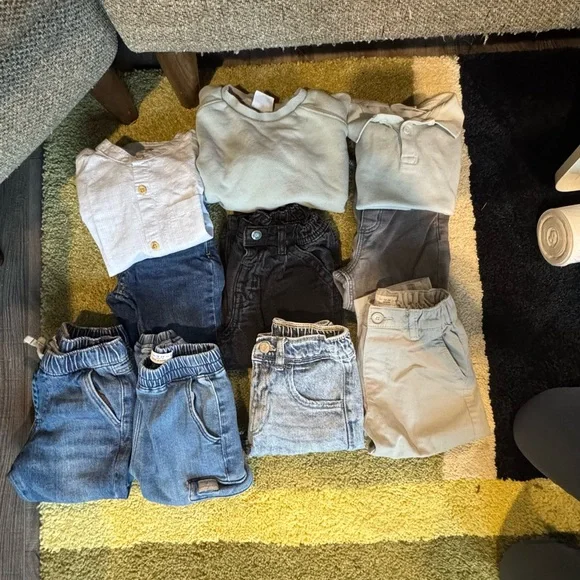 Assorted Kids' Clothing Set - Picture 1 of 4